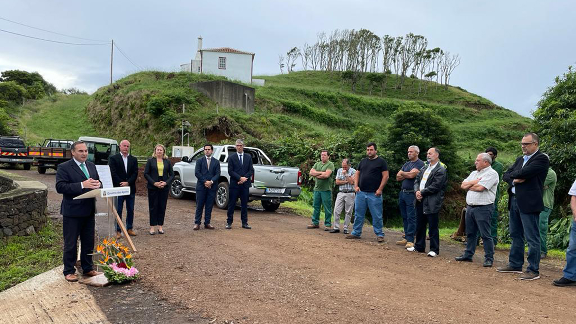 Governo dos Açores continua a beneficiar caminhos ...