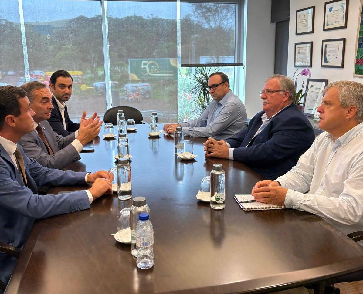 Secretários da Agricultura de Açores e Madeira con...